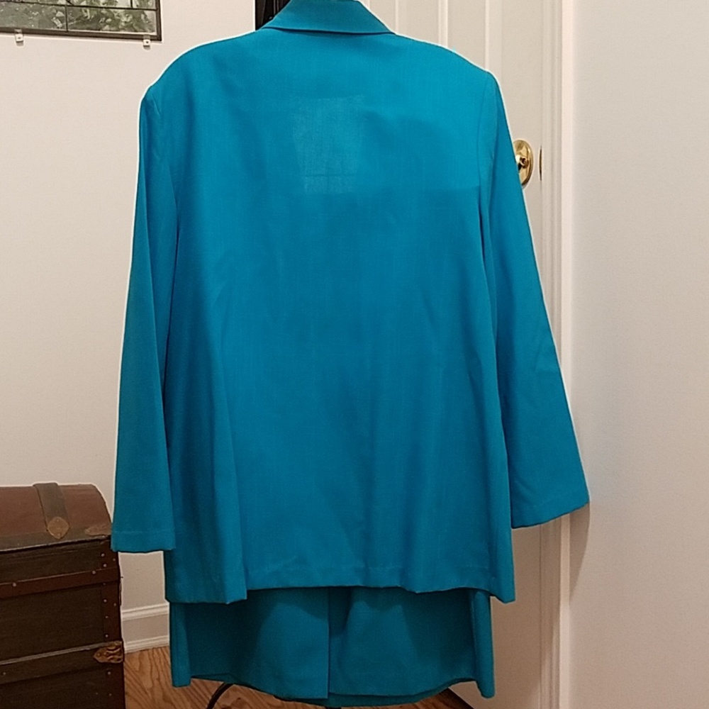 Skirt & Suit - Picture 2 of 4